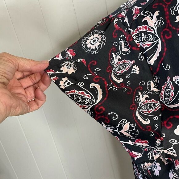 Liz Claiborne Womens Size XXL Popover Top Blouse Black Floral Print Cap Sleeves - Picture 5 of 11